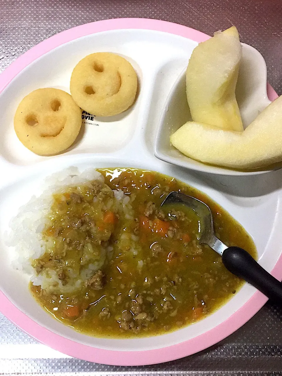 離乳食 夜
・カレーライス
・スマイルポテト
・りんご|ぺろたんさん