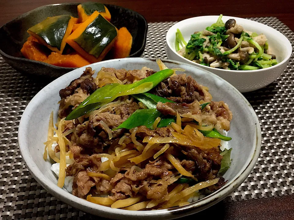 すき焼き風丼
かぼちゃの煮物
豆苗としめじの胡麻和え|みっきーさん