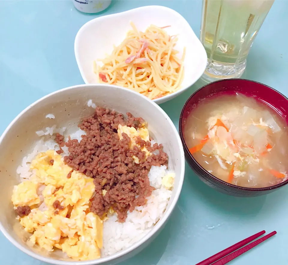 17.12.22  #dinner 
（ menu ）
#そぼろ丼
#スパサラ
#春雨スープ 

 #家庭料理 #一汁二菜|MOMOCHiNさん