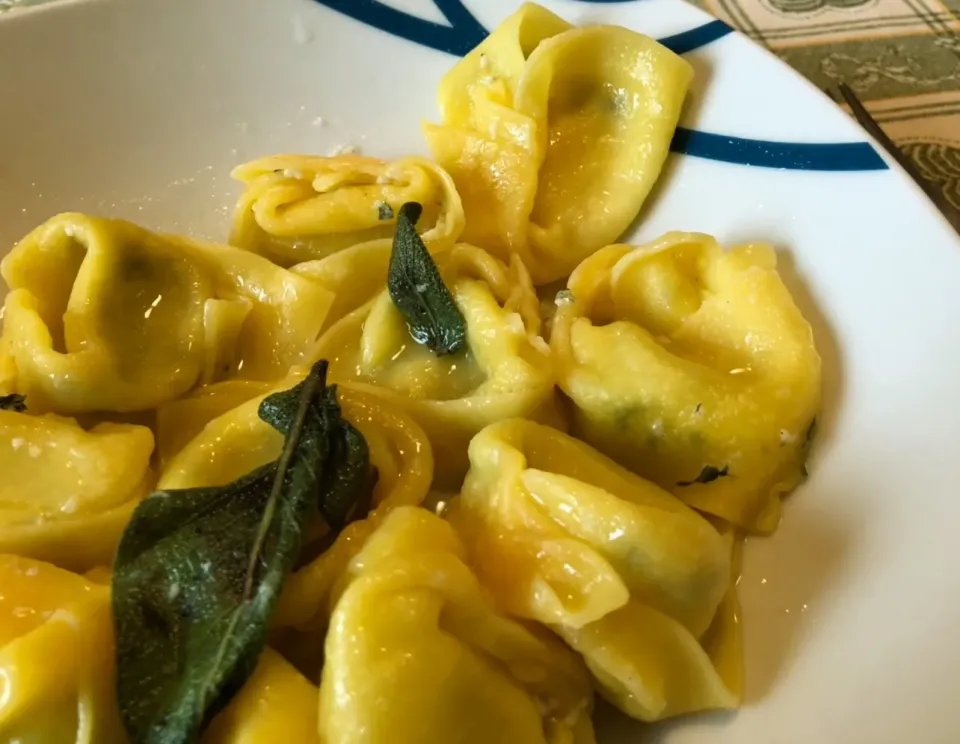 #Ravioli con ricotta e spinaci conditi con burro e salvia.

#cucina #ricette #food #recipes|matteo pisanoさん