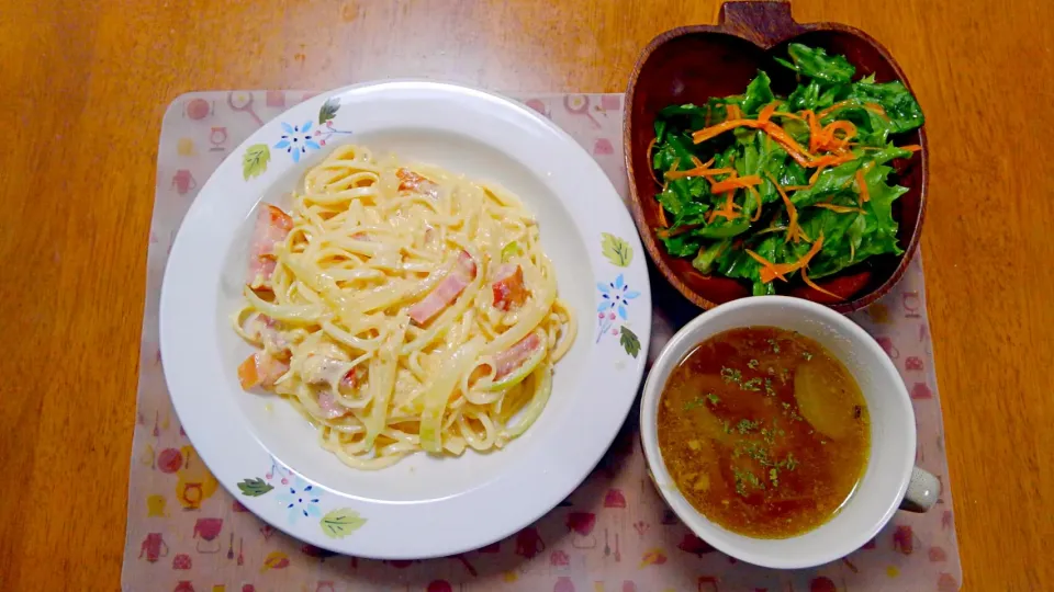 １１月２９日　うどんカルボナーラ　サラダ　玉ねぎスープ|いもこ。さん