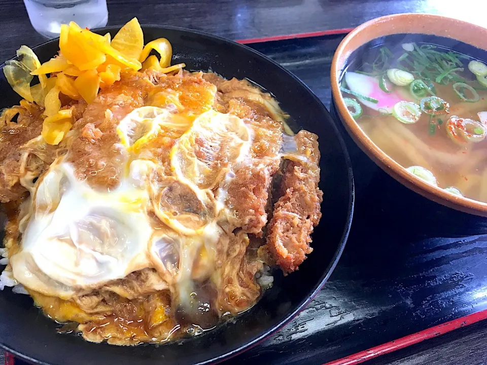 Snapdishの料理写真:資さんうどん カツとじ丼 ミニうどんセット|Kouji  Kobayashiさん