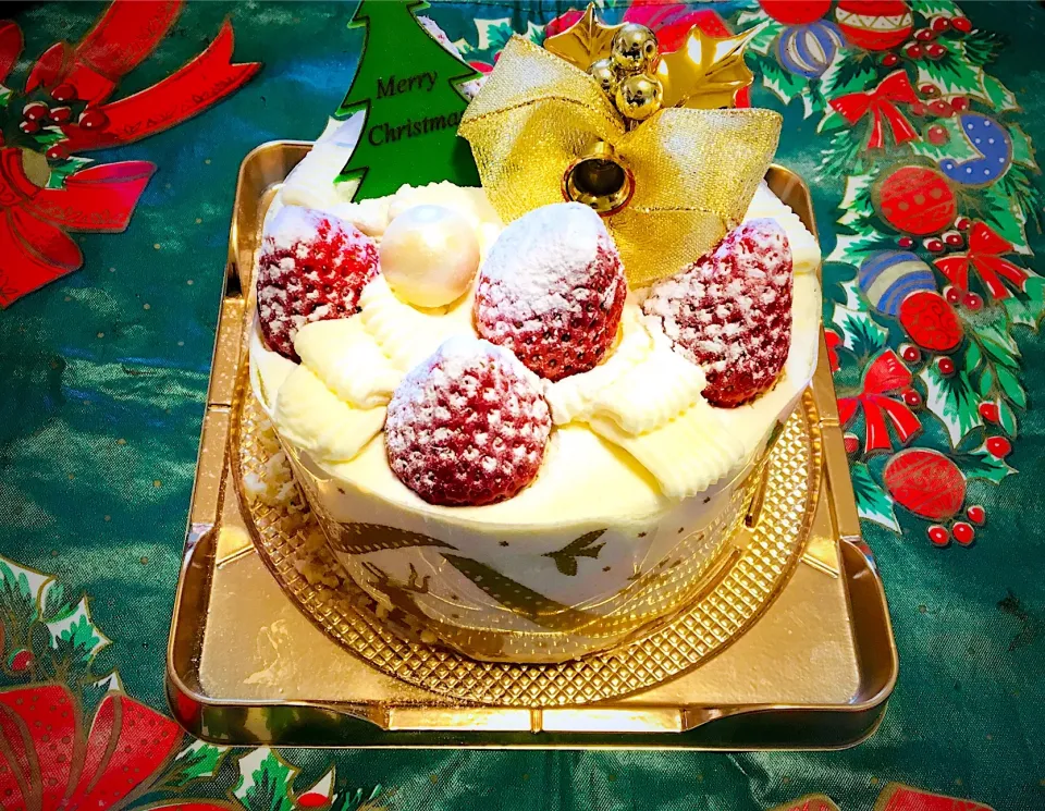 会社からのご褒美ケーキ🎂✨
アンリシャンパルシェのXmasショートケーキ👍💕|Junko Tominagaさん