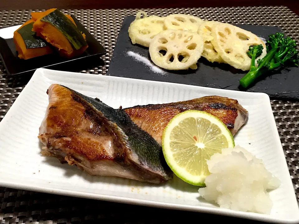 鰤の塩焼き
蓮根の天ぷら
かぼちゃの煮物|みっきーさん