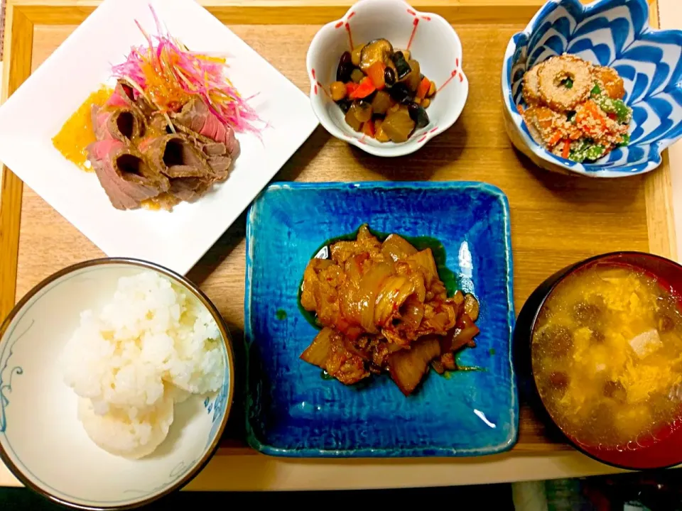 我が家の晩ごはん
豚キムチ、ローストビーフ定食|vege食堂さん