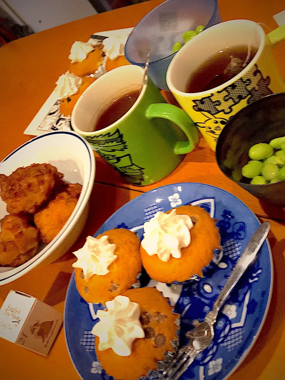 🎄鷄の唐揚げ  チョコチップ入りカップケーキ  枝豆  ココア ペパーミントハーバルティー☕️|ch＊K*∀o(^^*)♪さん