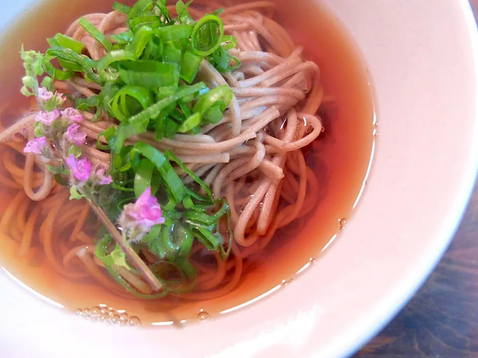 Snapdishの料理写真:【年越し蕎麦のダシ】おうちでプロの味！レシピ&キット販売します。

http://yrsb.jp/information/20171215/

#年越しそば  #出汁  #レシピ  #年越し|遊楽食房 ツシマミチコさん