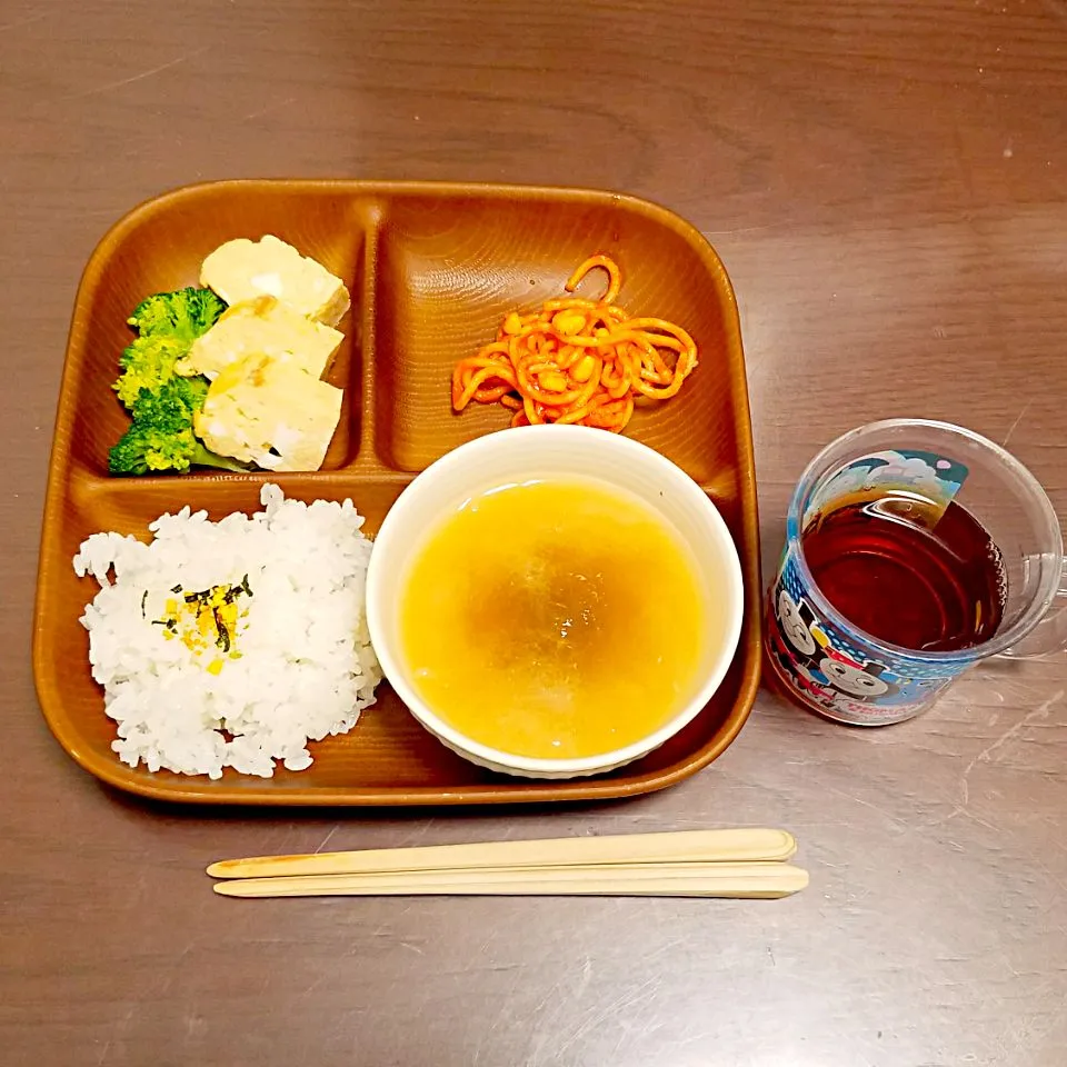 Snapdishの料理写真:だし巻きたまごのワンプレート朝ご飯♡|Mami.Nさん