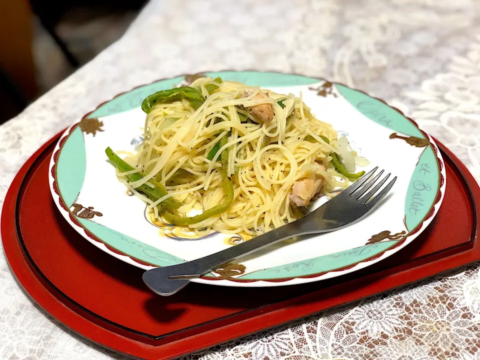 レモン果汁たっぷりハーブチキンのパスタ！|ひろゆきさん