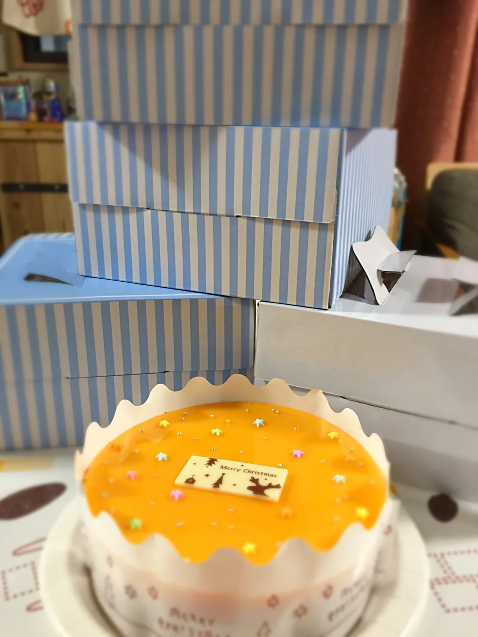 Snapdishの料理写真:Christmas cakes ready for pick up and delivery ;) 


Merry Christmas, everyone!|Len(^_−)−☆さん