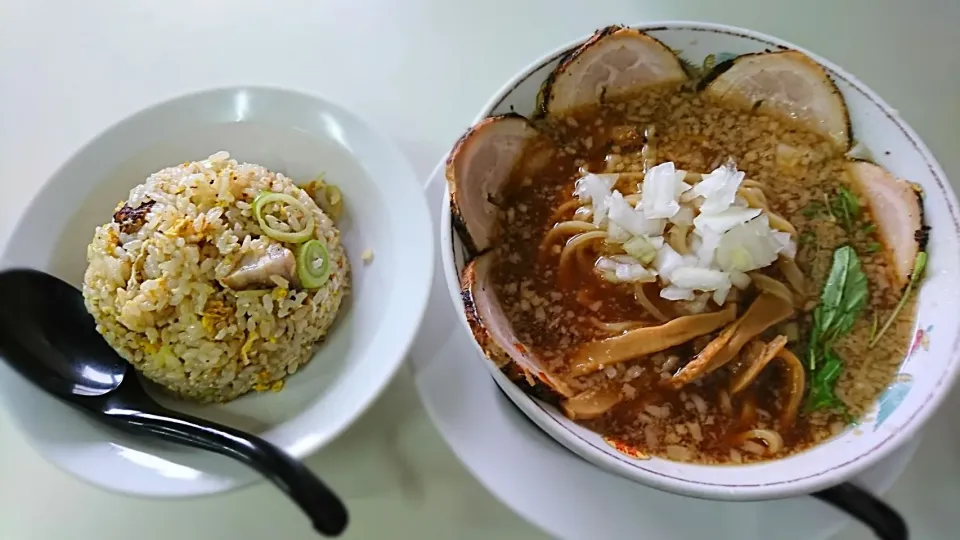 らーめん三昇 ちゃーしゅーめんとちゃーしゅーゴロゴロ炒飯|ミナミ ヒロヤさん