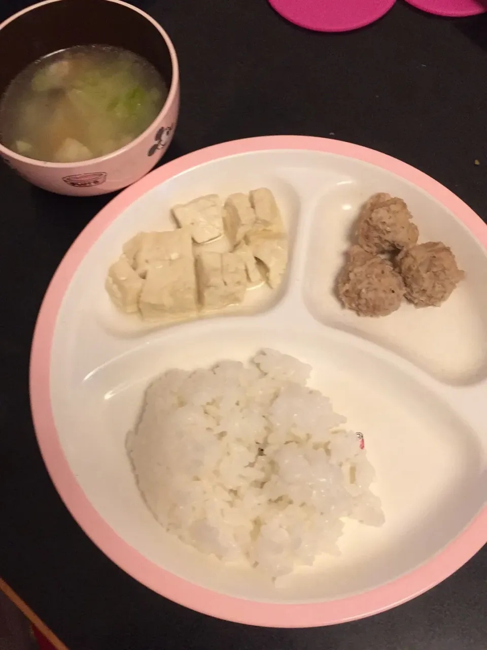 離乳食 夜
・ごはん
・ちゃんこ鍋スープ
・豆腐
・つくね
・りんご(写真なし)|ぺろたんさん