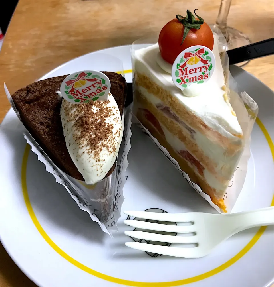 Snapdishの料理写真:メリクリ🎄トマト🍅ショートケーキ🍰
ゴボウショコラケーキ🍰|るみおんさん