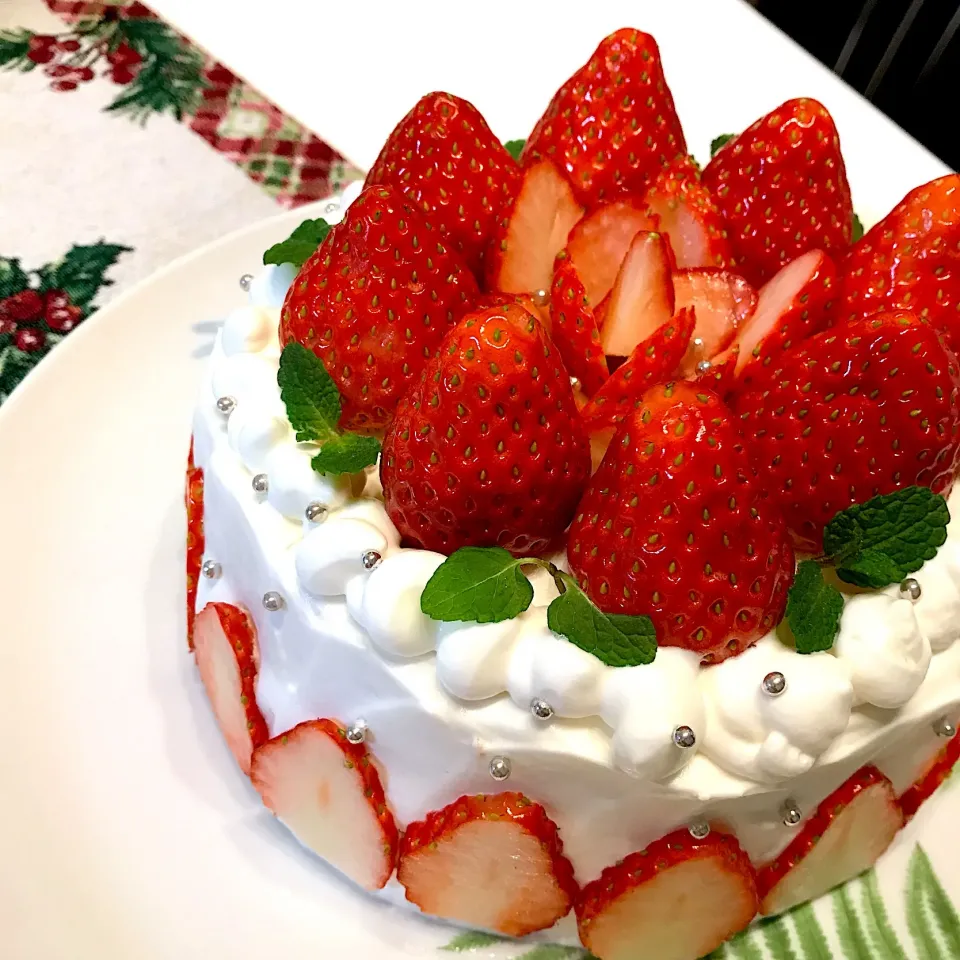 苺🍓たっぷりクリスマス🎄ケーキ🎂|mikaさん