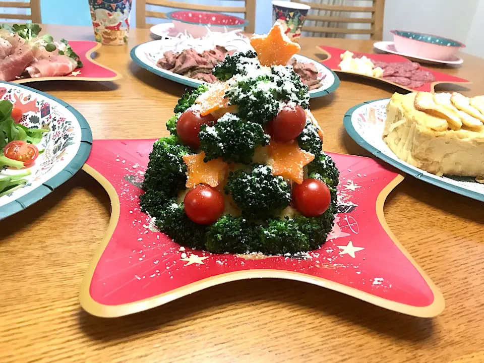 Snapdishの料理写真:ポテサラ🎄ツリー    チーズの雪をふりかけて👍|SANAさん