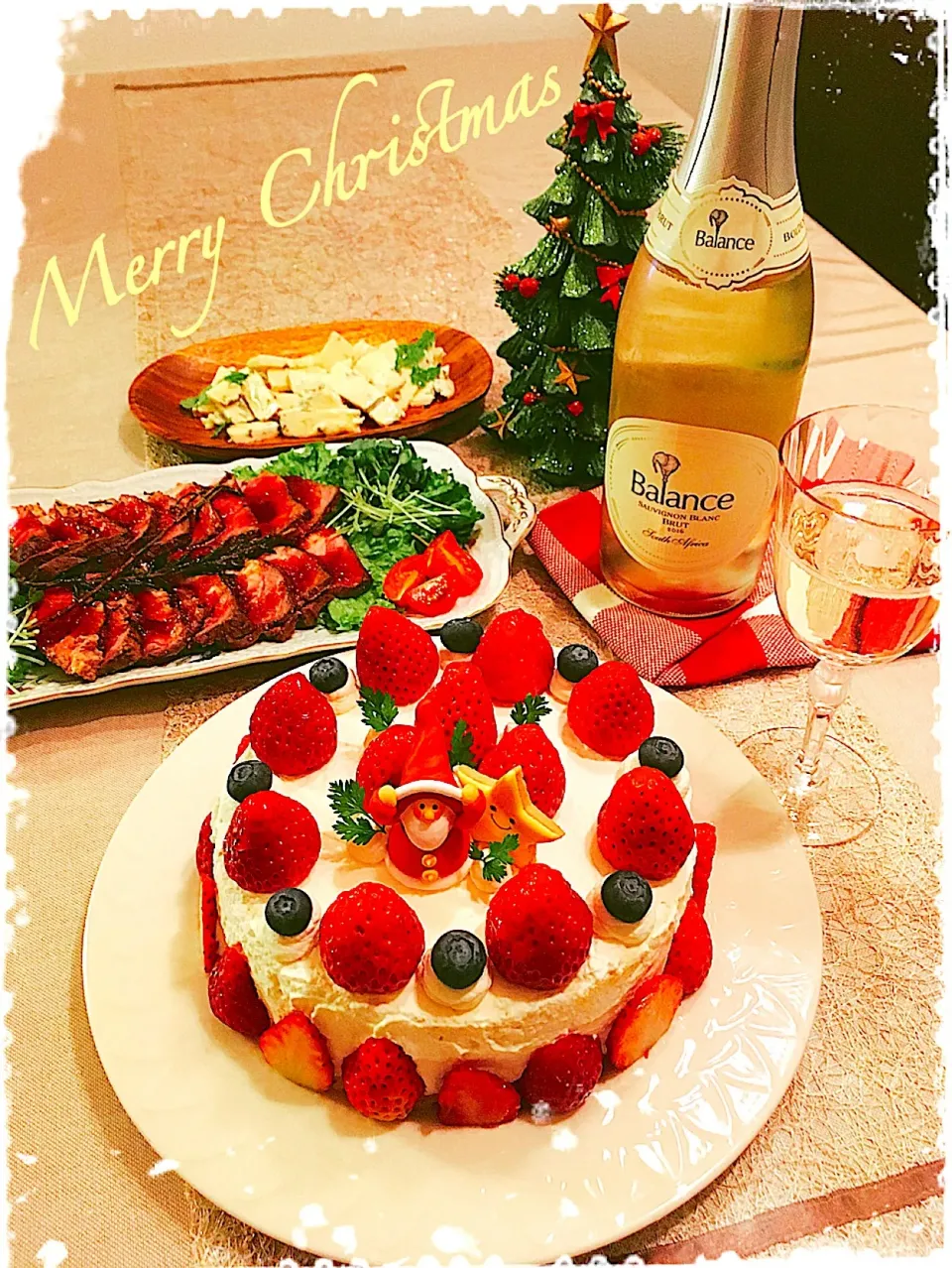 ☆クリスマスケーキ🎂
☆ローストビーフ🐮
☆ブルーチーズハチミツがけ🧀
☆シャンパン🥂|♡ciao♡さん