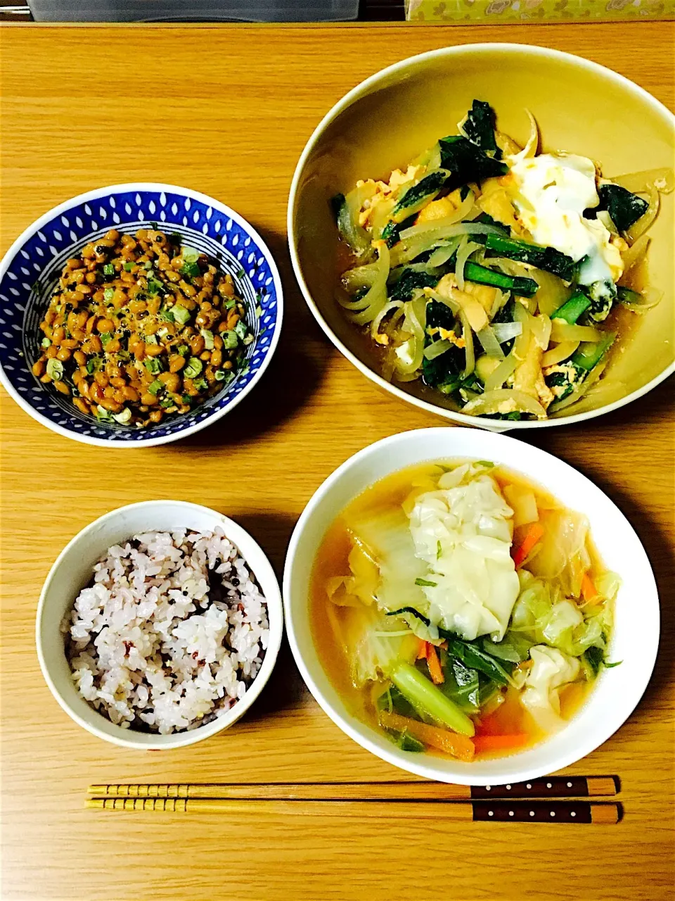 Snapdishの料理写真:野菜たっぷりワンタンスープの夜ごはん🍚|こえりさん