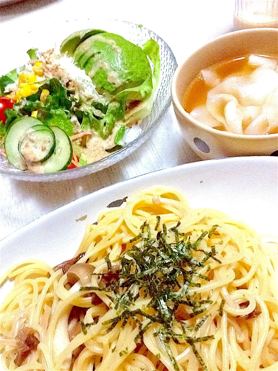 Snapdishの料理写真:和風きのこバターパスタ、サラダ、スープ|Ayaさん