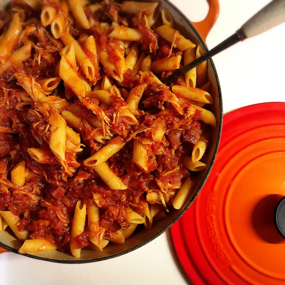 母が作るチキントマトソースのペンネ😋
チキンだからさっぱりしてて飽きないです💕|Kashimanakitchenさん