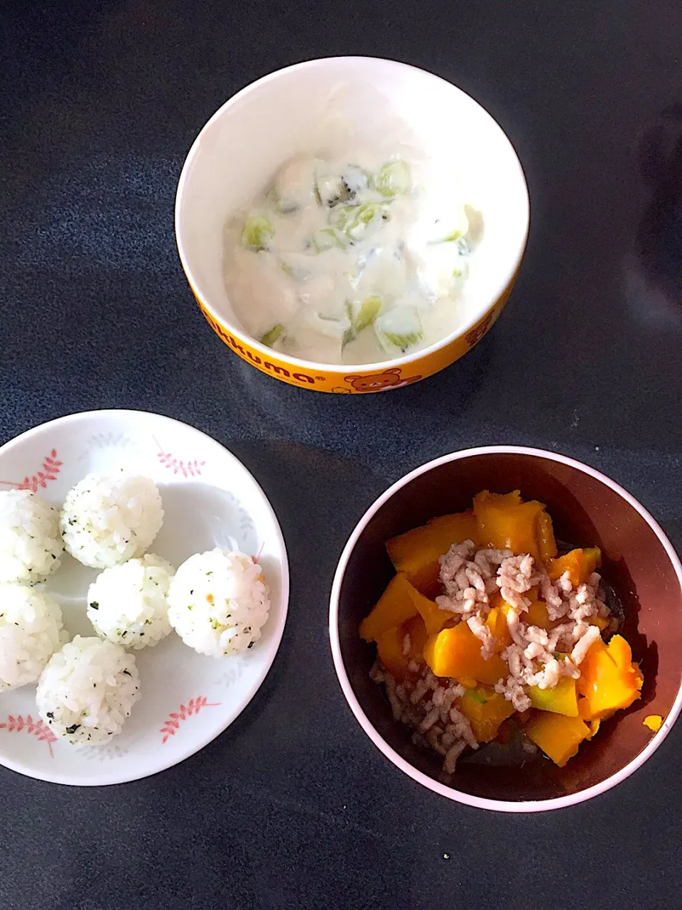 離乳食 朝
・ふりかけおにぎり
・かぼちゃのひき肉あんかけ
・キウイ豆乳グルト|ぺろたんさん