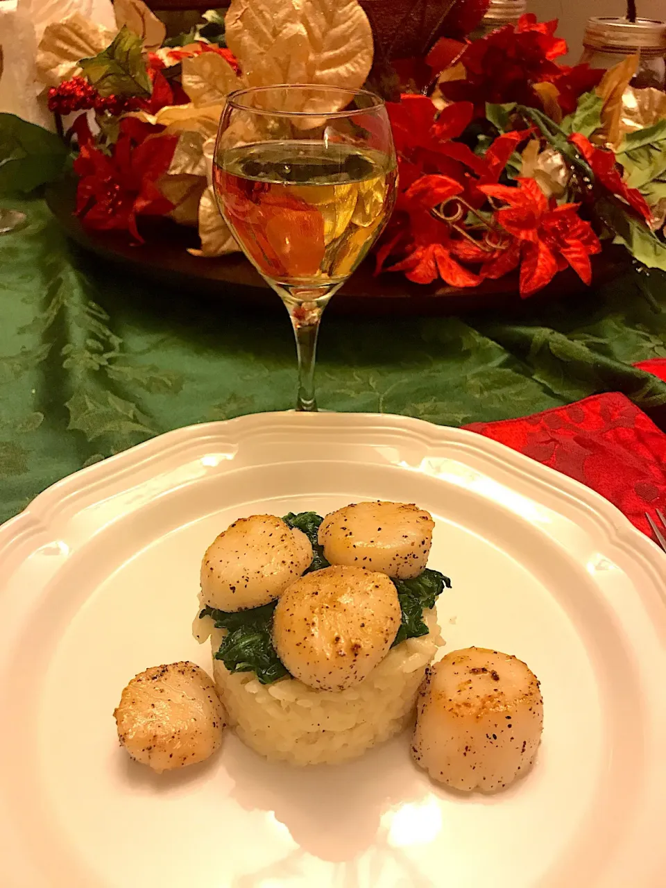 Seared Scallops over wilted Spinach and Parmesan Risotto|crystalさん