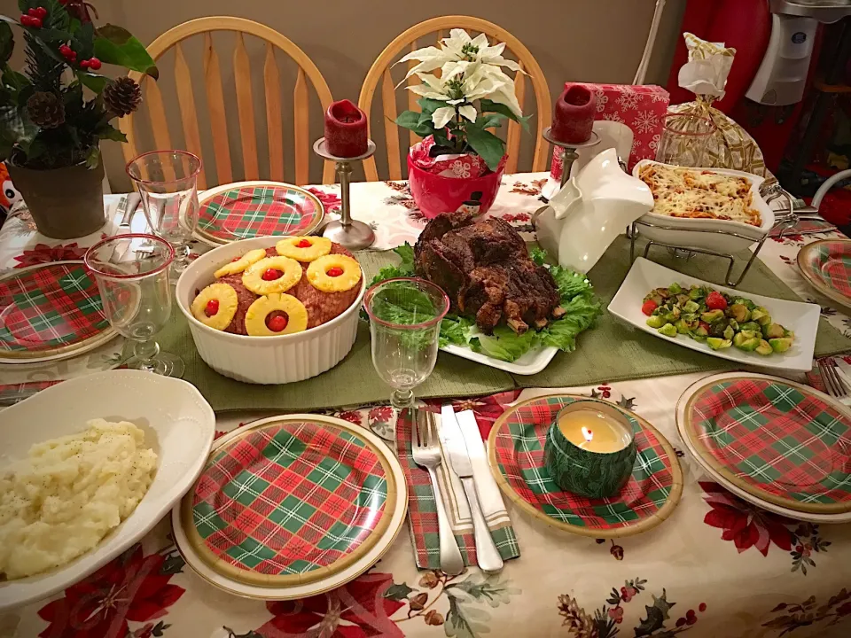 🎄Christmas Eve Dinner🎄 #christmasdinner  #mashedpotatoes  #ham  #ribroast  #brusselssprouts #bakedspaghetti|🌺IAnneさん