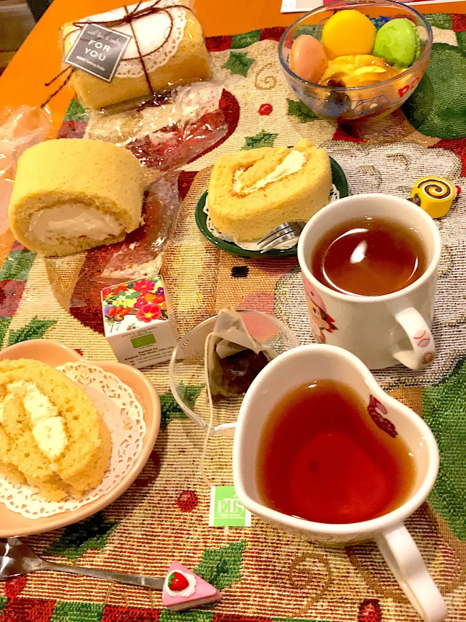 クリスマス🎄ティータイム☕️  メープルロールケーキ🌀ラム酒入り   プリン🍮＆マカロン  苺蜜柑抹茶🍓🍊🍃  リコリスシナモンクローブティー☕️|ch＊K*∀o(^^*)♪さん