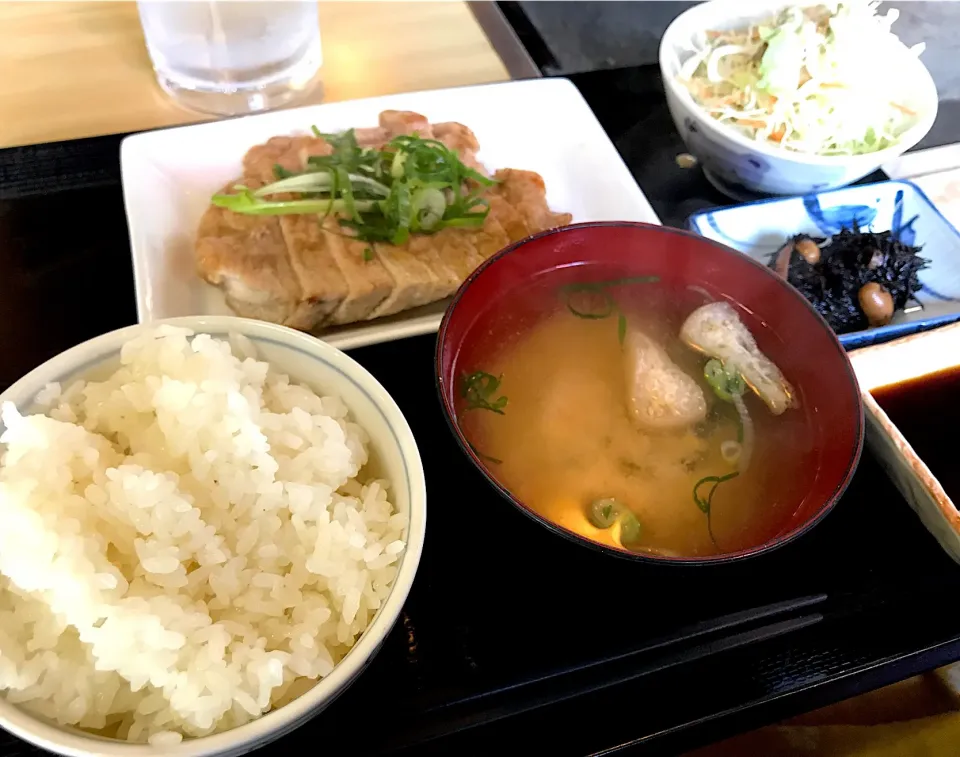 けふの昼餉はトンテキ定食…痩せる痩せる詐欺敢行中🐷|にゃあ（芸名）さん