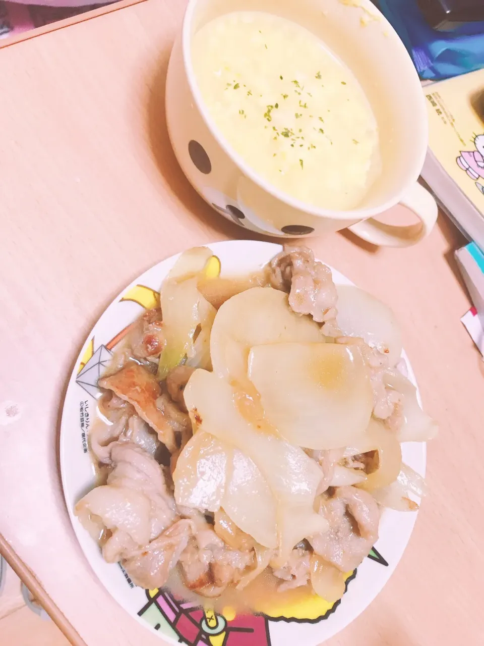 Snapdishの料理写真:オニオンスープ
豚バラ玉ねぎチーズ|あみたんさん