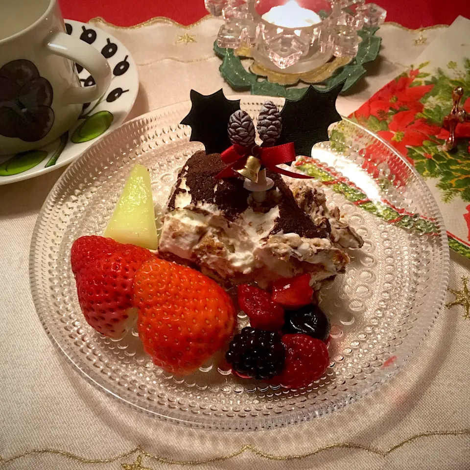 Snapdishの料理写真:ティラミス
 #クリスマスパーティーグランプリ  #ティラミス  #クリスマスケーキ|Mamiko Nakayamaさん