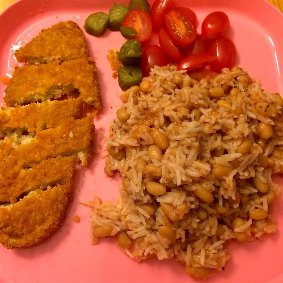 Vegetarian schnitzel witch rice and beans 🍅|MissYumYumさん