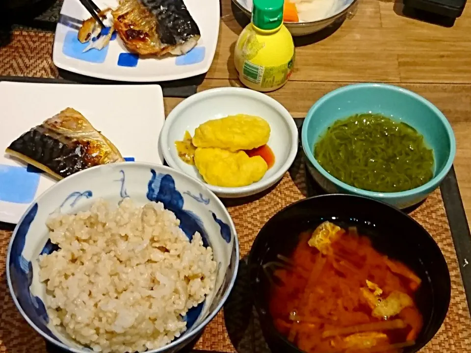 鯖塩焼き&チキンナゲット&めかぶ&大根の味噌汁|まぐろさん