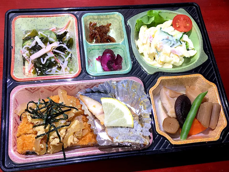 カツ煮 日替わり弁当 豊川市豊橋市の一部エリア宅配|Naokazu Kuritaさん