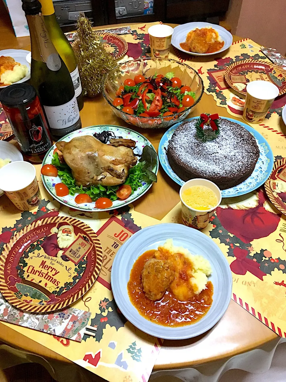 ローストチキン🍗サラダ🥗ポテトピューレ🥔キフテレのトマト煮🥘ガトーショコラ🎂merry Christmas 🎄🍾🥂|Akemi Alexandruさん