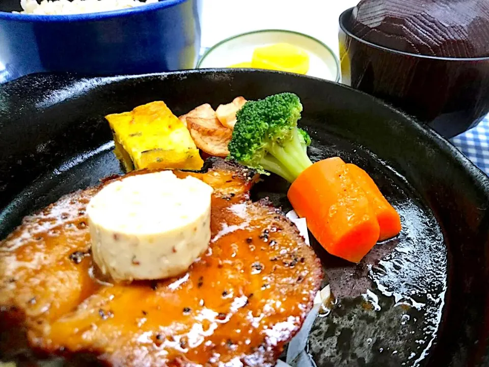 Snapdishの料理写真:厚別区役所食堂日替わりの豚肩ロースステーキセット|nyama1さん