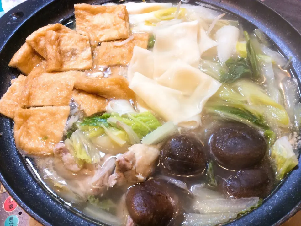 Snapdishの料理写真:群馬県名物ひもかわうどん鍋😋|アライさんさん