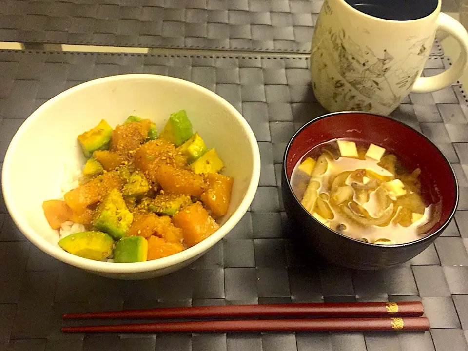 いただきものの上等スモークサーモンで丼|ミイさん