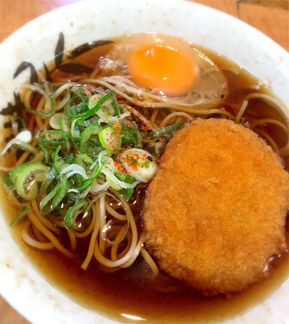 Today's lunch.神楽坂そば食べ納めはコロッケ玉子。|hoppycowさん