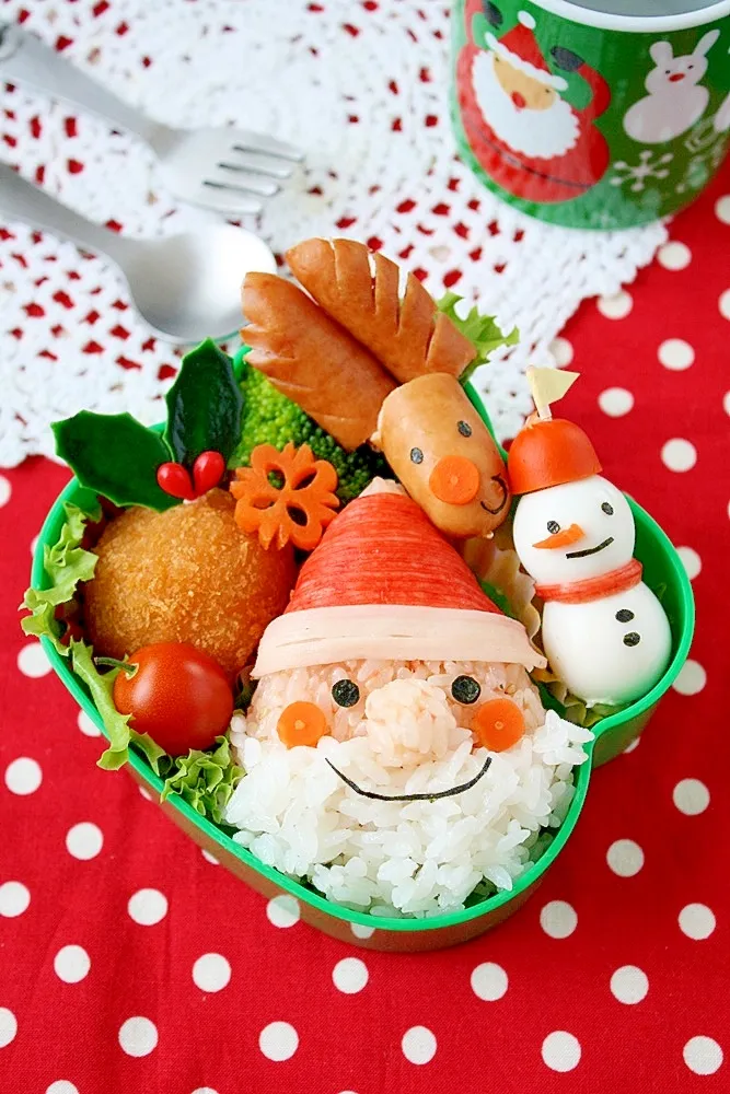 asami_obentoさんのクリスマスキャラ弁！ふわふわ髭サンタおにぎり弁当 #楽天レシピ|楽天レシピさん