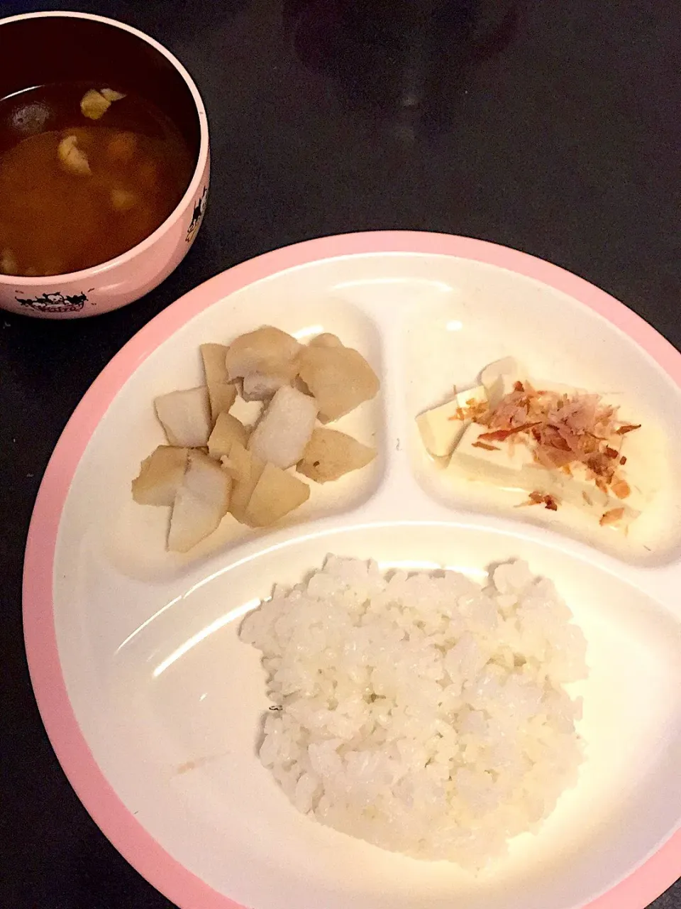 離乳食 夜
・ごはん
・くわいの煮物
・冷奴
・なめこのお味噌汁
・りんご(写真なし)|ぺろたんさん