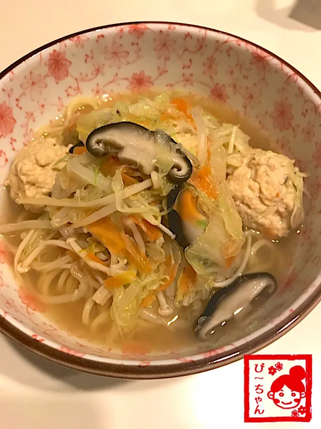 Snapdishの料理写真:節約！冷凍しといた鶏団子鍋の残りでなんちゃってチャンポン😊|☆ぴ〜ちゃん☆さん