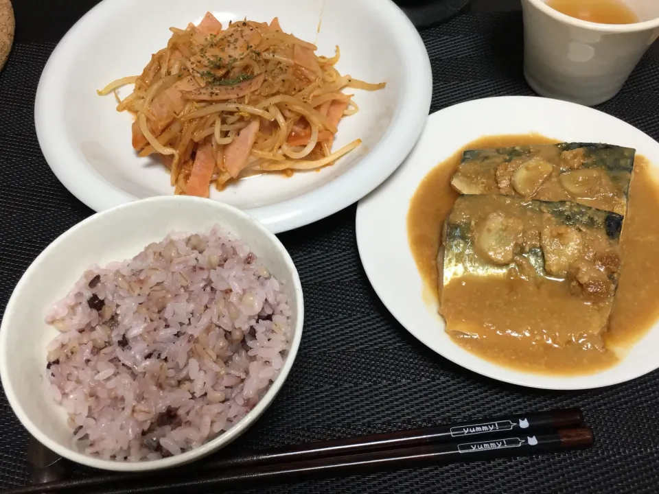 もやしとハムのカレー炒め
サバの味噌煮
雑穀ごはん|yumyum😋さん