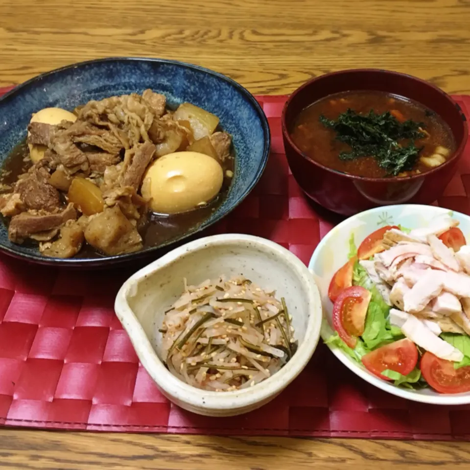 牛スジの味噌煮・豚汁・サラダ・大根の皮の梅肉和え|美也子さん