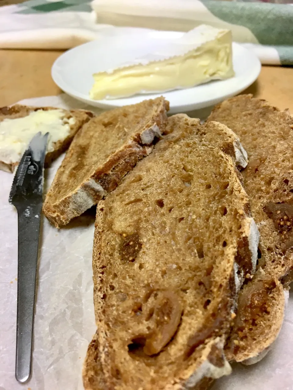 Snapdishの料理写真:Red Wine, Spices and Figs Sourdough|gonbenさん