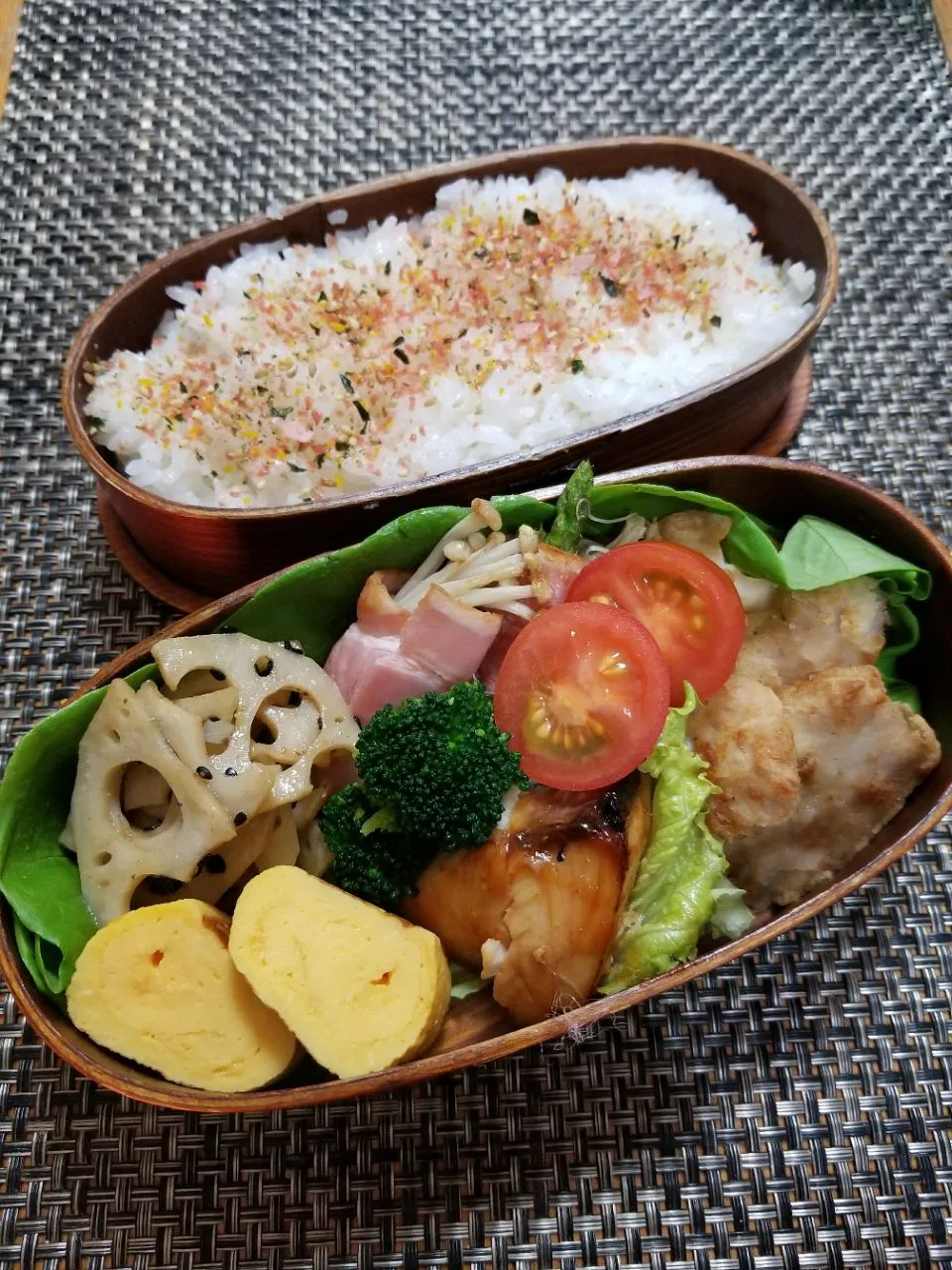 今日の息子弁当🍱豚唐揚げー🐷🐷
今年　最後の　お弁当だよー|クッキングオヤジさん