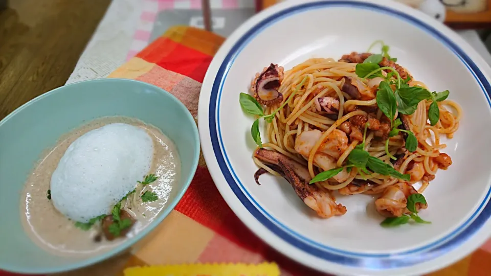 Snapdishの料理写真:アオリイカとトマトのパスタ
きのこのポタージュ カプチーノ風|よっしー(=^ェ^=)さん