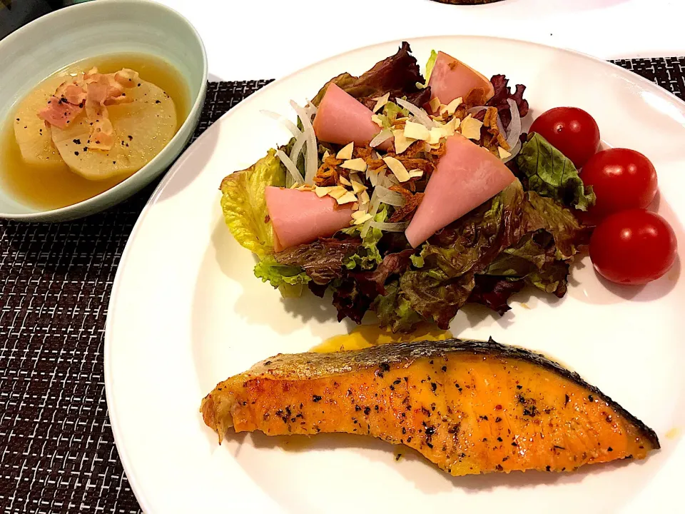 #鮭のムニエル 
 #大根のコンソメ煮|ゆぺこさん