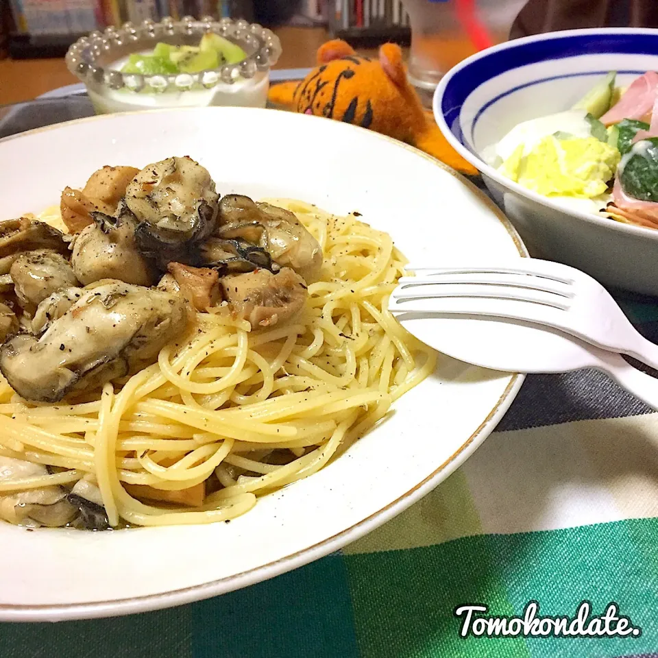 牡蠣のアヒージョでパスタ🍝♡|🇯🇵ともこちゃん。さん