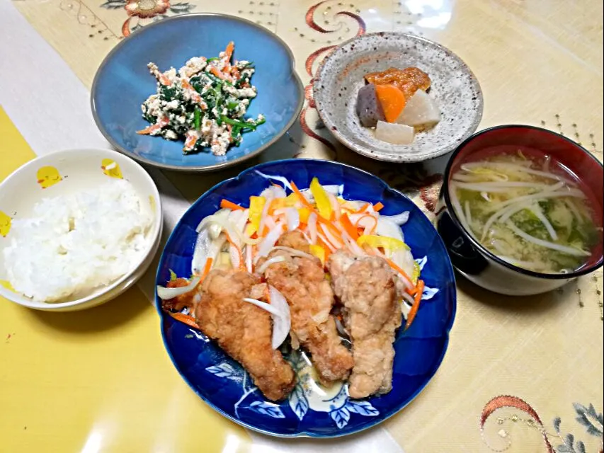 晩ごはん
 - 手羽元の南蛮漬け
 - 菊菜の白和え
 - 煮物
 - ワカメもやし お味噌汁|korinoさん