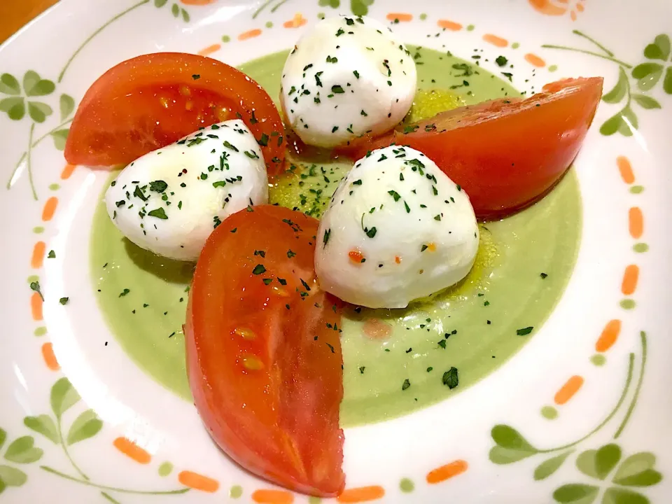 フレッシュチーズとトマトのサラダ🥗🍅|ゆうじ.さん